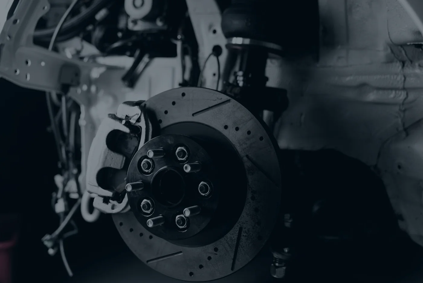 Brake disc and suspension assembly in an automotive workshop